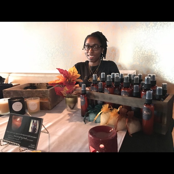 Meet your Posher, Chantal - Picture 1 of 1